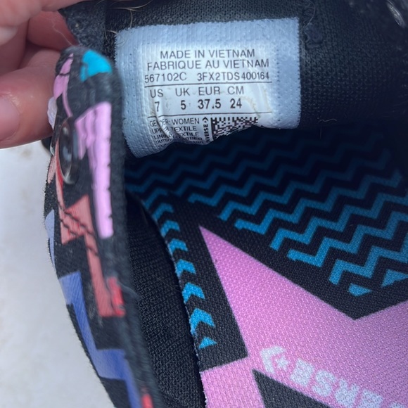 Size 7 converse - Picture 2 of 2